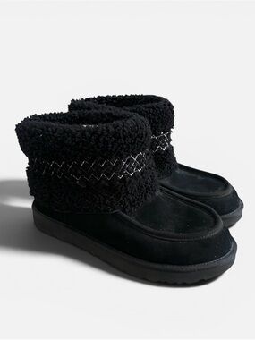 UGG Sheepskin Mini Braid Boots Womens size 12